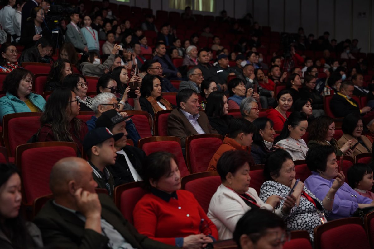 ArdHoldings's tweet photo. Хөрөнгө Оруулагч Үндэстэн Чуулган эхэллээ.

Яг одоо Соёлын Төр Өргөөнд хүрэлцэн ирээрэй. 

#ХөрөнгөОруулагчҮндэстэн #БаянМонгол #IN23 https://t.co/4xrTXgYL1A