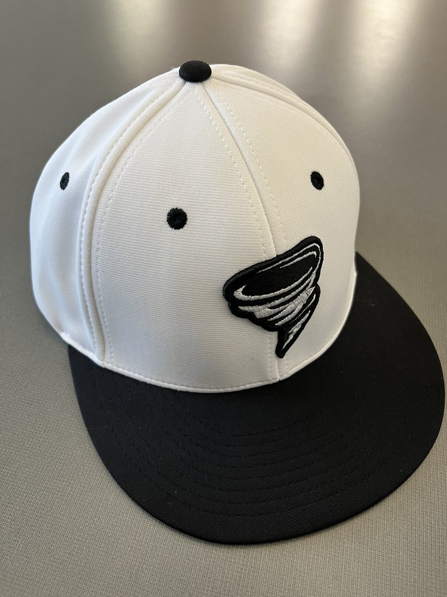 ameshighball's tweet photo. Our new white hats! 🔥 https://t.co/oOGuYhuKS4