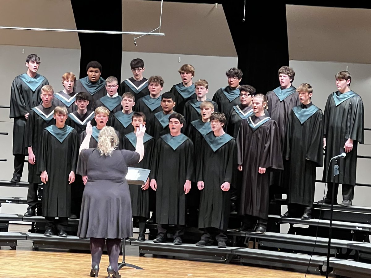 BrianWall66's tweet photo. Wonderful concert tonight. Choir and band show off their contest pieces and celebrate their seniors. https://t.co/lIRgmNV1BX