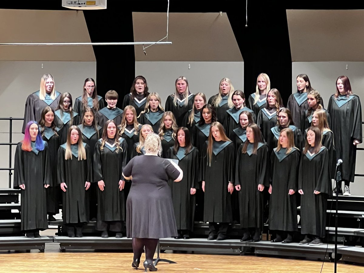 BrianWall66's tweet photo. Wonderful concert tonight. Choir and band show off their contest pieces and celebrate their seniors. https://t.co/lIRgmNV1BX