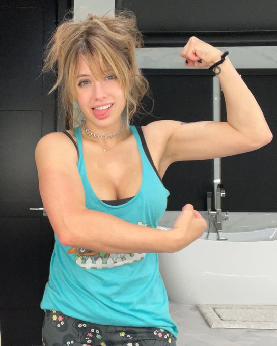 I don&rsquo;t flex much cuz I otherwise look dainty and I don&rsquo;t want to scare you.  I&rsquo;ll put these guns away<a href="/tag/killerklowns"class="tags"><span>#killerklowns</span></a>
