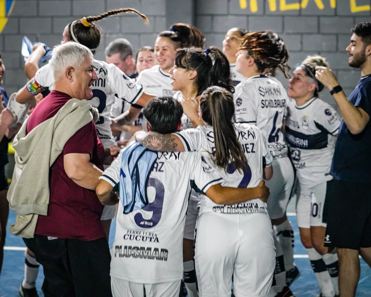 FutsalCGE's tweet photo. 🐺🤪 ¡GANÓOOOOOOOOOOOO GIMNASIAAAAAAAAAAAA!

En un partido durísimo, las #Guerreras vencieron 2-0 a Huracán y sumaron la tercera victoria consecutiva.

⚽️ Solferino y Guarracino

#SomosGuerreras https://t.co/bf6nOAMH4N