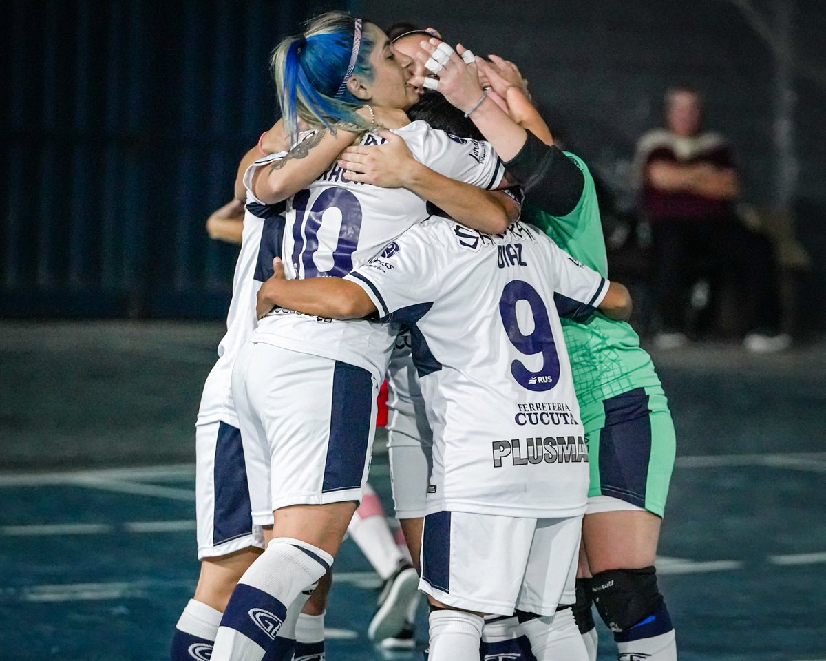FutsalCGE's tweet photo. 🐺🤪 ¡GANÓOOOOOOOOOOOO GIMNASIAAAAAAAAAAAA!

En un partido durísimo, las #Guerreras vencieron 2-0 a Huracán y sumaron la tercera victoria consecutiva.

⚽️ Solferino y Guarracino

#SomosGuerreras https://t.co/bf6nOAMH4N