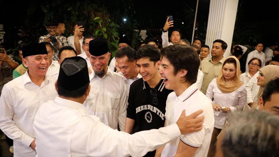 PrasetyoHadi28's tweet photo. Welcome bro💪🏽💪🏽🇮🇩🇮🇩
#prabowo #prabowosubianto #prabowopresiden2024 #prabowountukindonesia #indonesiamenang #indonesiaterusmaju #milenial #generasimuda #genz #anakmuda #algazali #elrumi #ahmaddhani #dewa19 #prasetyohadi #ketuaokkgerindra #anggotadprri #fraksigerindra https://t.co/itLpbb4qfw