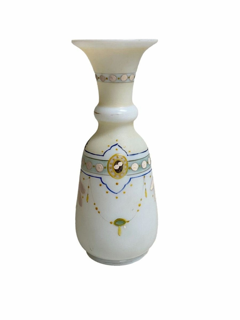Antique French Opaline Hand Painted Vase

1stdibs.com/furniture/deco…

#dallasvintagemarket #1stdibs #1stdibsdealer #antiquevase #frenchvase #frenchdecor #maximalistinteriors #interiordesign #grandmillennial #palmbeachstyle #stylishdecor #homedecor