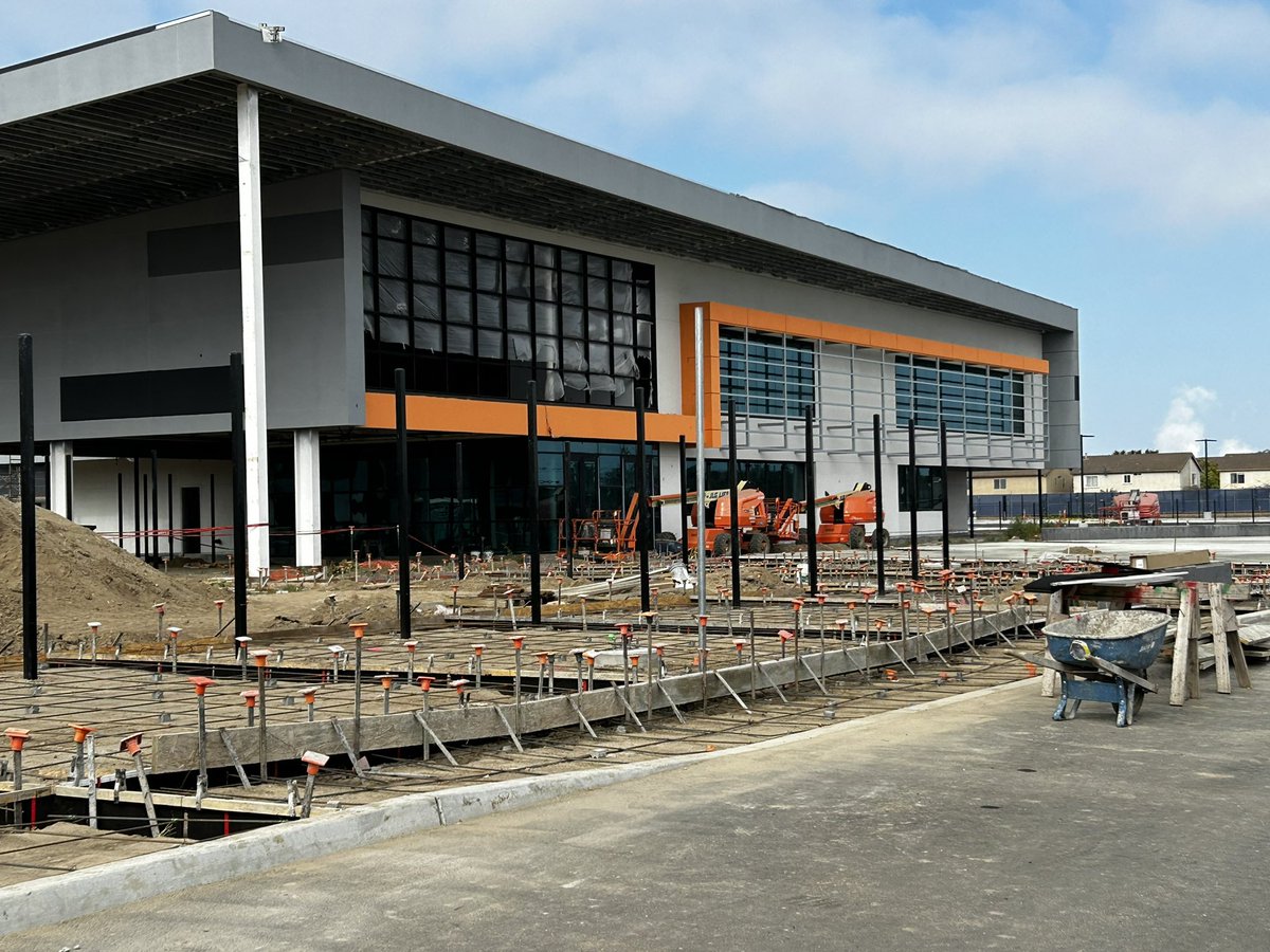 Del_Sol_Jaguars's tweet photo. It’s so exciting to be on campus and see the progress daily!! We have cabinets and ceilings going in our classrooms!

Don’t forget to come check us out May 3 at 5:30pm to meet coaches, eat tacos, get your OG Jaguar gear, and see progress! https://t.co/47UV0zgBbl