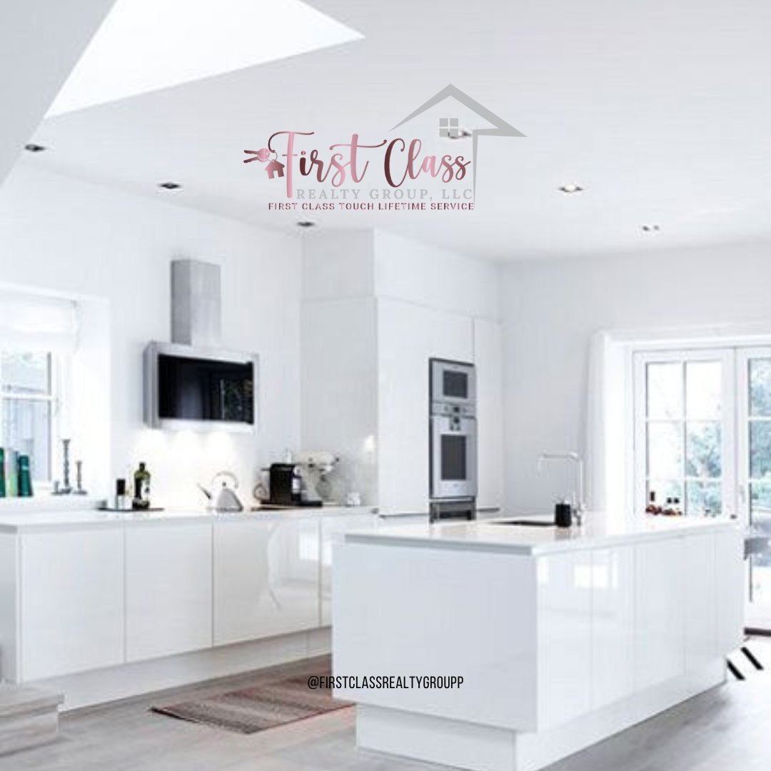 TheREPro21's tweet image. Bright and clean! Loving the fresh vibes of an all-white culinary haven. #WhiteKitchenGoals #CleanAndCrisp #KitchenInspo #WhiteOnWhite #SleekAndChic