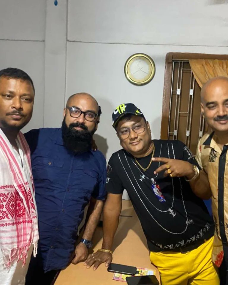mriganka_dr's tweet photo. Fun &amp; frolic at last night #bihufunction at #ghagrapar with @KRISHNAMONICHU2 da https://t.co/upmQ8Y6s8b