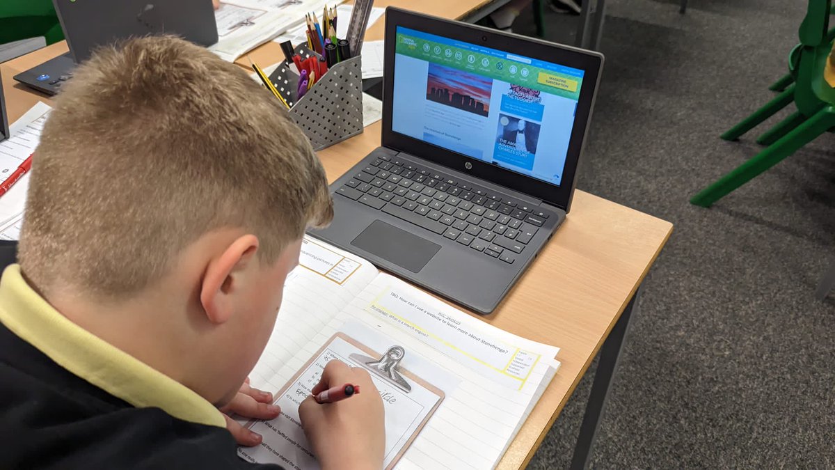 SQPLewisClass's tweet photo. Loved the fact that some learning this week came about because the children asked to find out about Stonehenge. So off we went researching in computing, painting in art and then recreating our own Stonehenge using the outdoors ⭐️😊 @SwintonQueen @WhiteWoodsPAT1 @ST0NEHENGE https://t.co/ThJQ8tragt