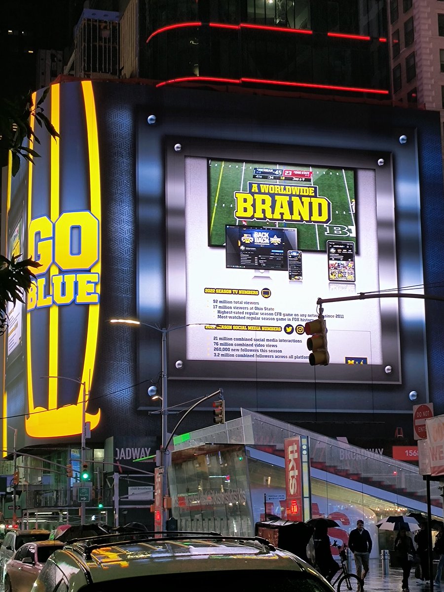 Balas_Wolverine's tweet image. Heart of Times Square. #michigandifference