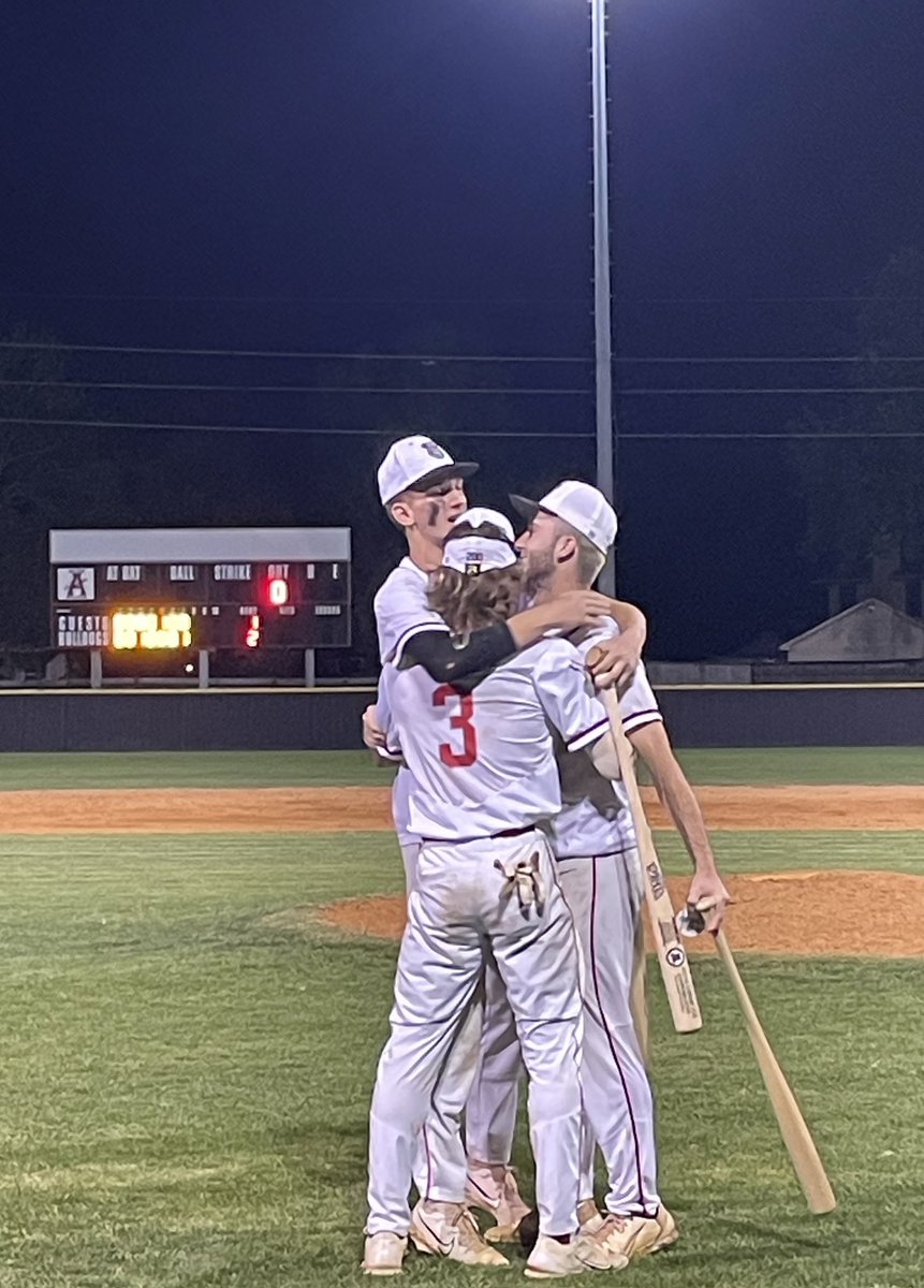 AHSDawgbaseball's tweet photo. Huge night for Austin Bulldogs! Walk off sac fly by Jonah Johnson. What a way to win Senior Night! Up next, district for the Dawgs! @TylerDo17 @Austin47630455 https://t.co/UAbK4NzPG8