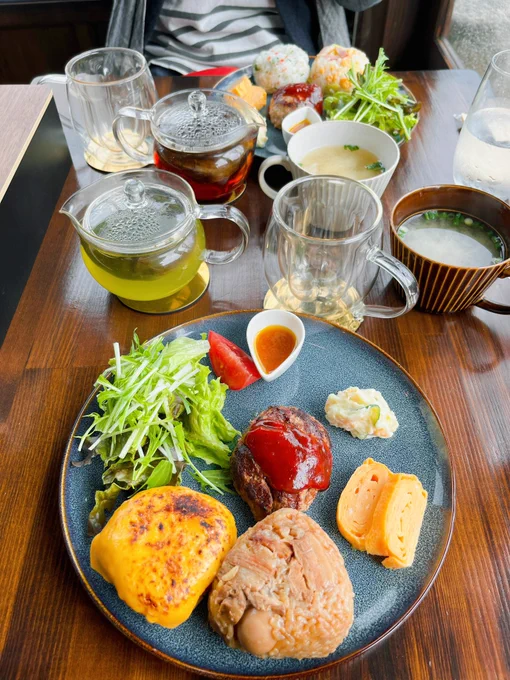 うきはです。そうです、またです。  ランチはおにぎりプレート! 盛りだくさんで美味しいー(*'ㅂ`*)