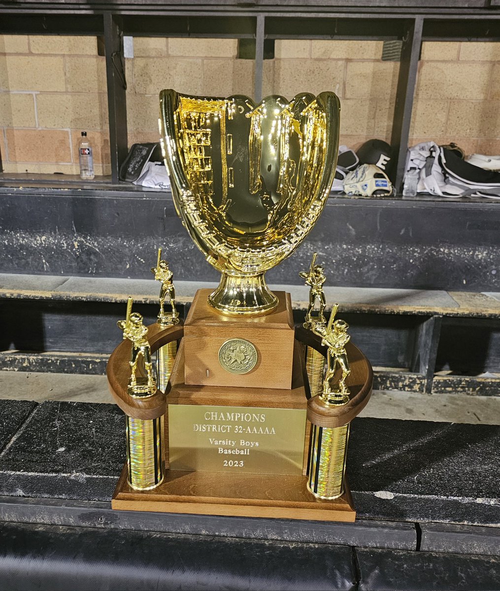 emedinaAP's tweet photo. Great Job Weslaco East Baseball...That's a 3peat...District Champions...⚾️ @WeslacoEastHigh @WehsAthletics #ESSS https://t.co/luibA5RoTO