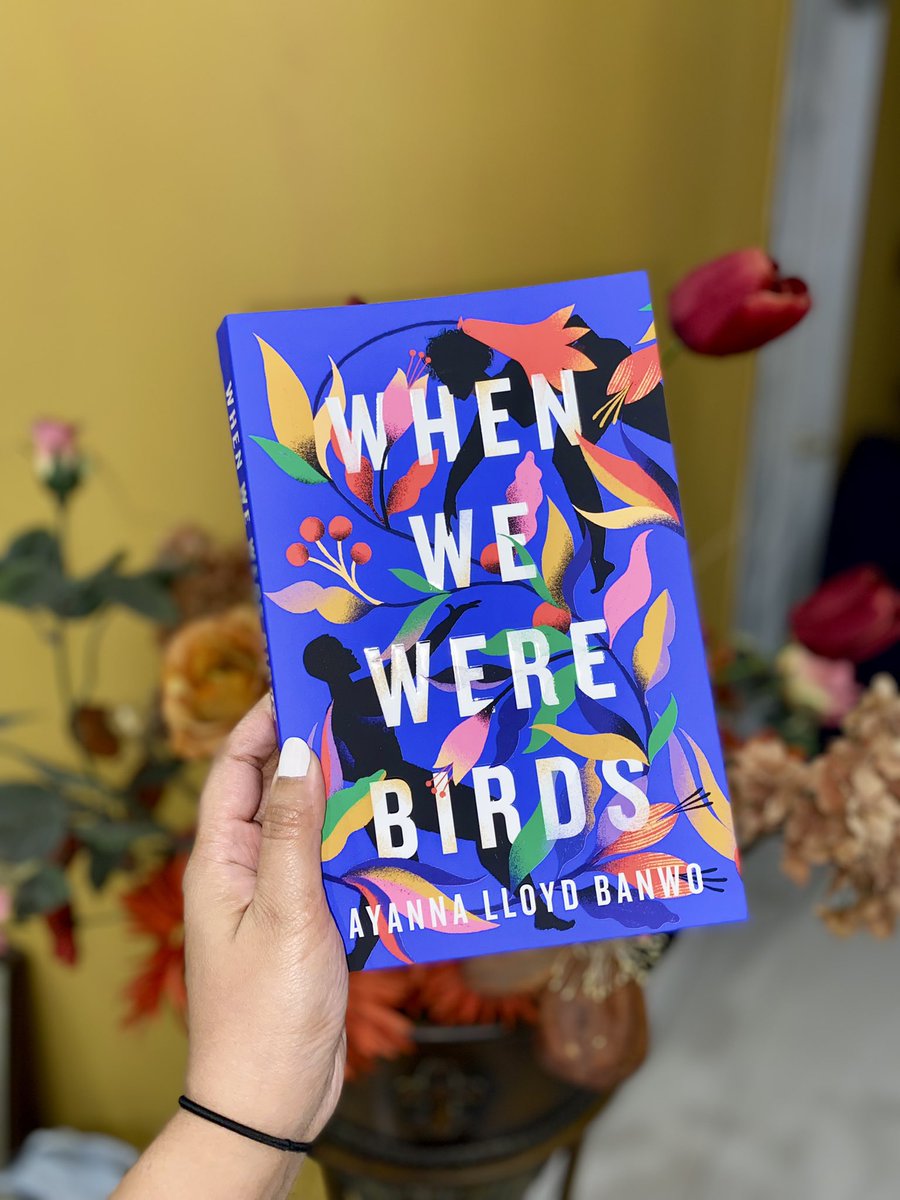 Actually obsessed! Got to meet the amazing @AyaRoots today at @bocaslitfest 💃🔥📚Super excited!! Copies of When We Were Birds are available at the @Scribbles_Q booth at #Bocas2023 and you can secure yourself a signed copy while stocks last!! 🥳
#whenwewerebirds #ayannalloydbanwo