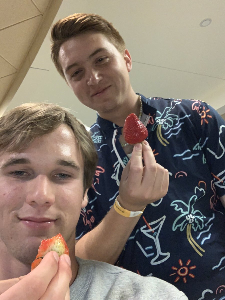 WUSlayers's tweet image. Couple of pals eating strawberries 
#GoSlayers