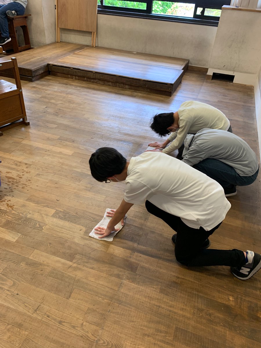 nadaigo's tweet photo. 文化祭準備1日目、部員が10人も集まりました。部誌の製本や碁石の選別が完了し、準備は順調に進んでいます！！ https://t.co/idKo1FFZlE