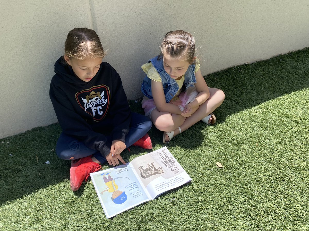 Thank you @JGarcia_JCE for allowing your 4th grade Buffs read to my kinder Buffs. They really enjoyed it!! #diadelosninos 😊❤️