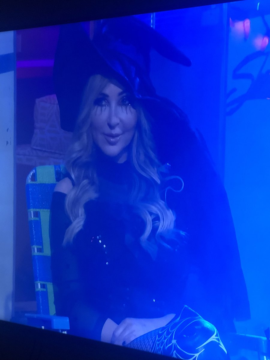 BrainReed's tweet image. There goes Darcy stealing the show! I almost forgot they were playing movies on The Last Drive-In! @Shudder @SetDarcyFree @kinky_horror @therealjoebob #Thelastdrivein #MutantFam #Walpurgisnacht