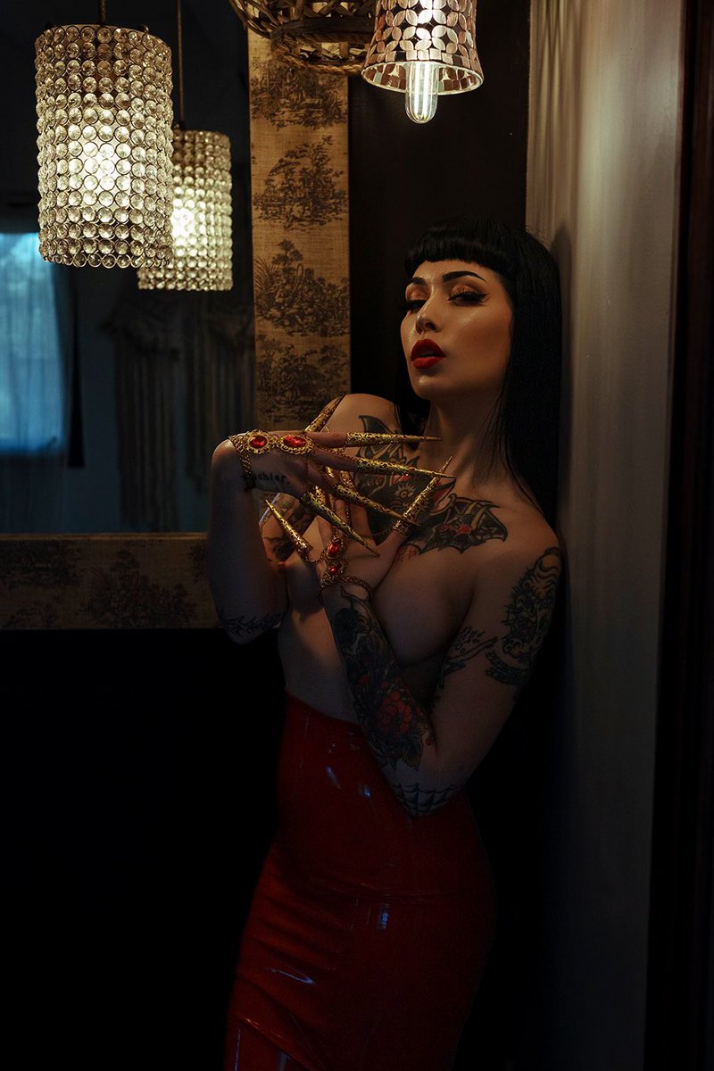 Your Luxury Alt Muse✨book your session with Me for May via email or find Me on <a href="/WeAreTryst/">tryst.link</a> <a href="/SlixaUS/">Slixa.com</a> and Private Delights. 
📸<a href="/Kommienezuspadt/">Kommienezuspadt</a>