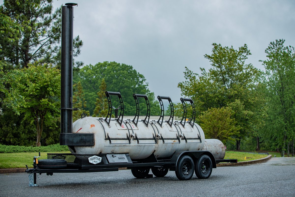 Primitivepits's tweet photo. The 1000 gal comes in a variety of configurations. Shown here on a 70 Series. The 1000 starts at $9,490 on skids. #primitivepits 

#barbecue
#barbeque
#twin1k
#craftsmansmoker
#mobilepithouse
#texasbarbeque
#centraltexasbbq
#txbbq
#ｂｂｑ
#bbq
#woodfirecook
#1000gallonsmoker https://t.co/M5vZ3yLeRw
