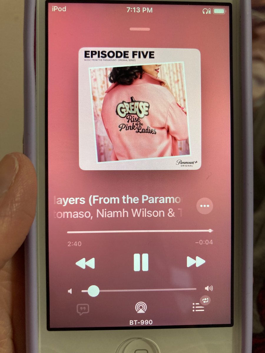 captainswanfan4's tweet photo. Rise of the pink ladies shared picture of director @jenmorrisonlive behind scenes of directing 1x05 I also downloaded Merely Players song I can’t stop listening to it 💕💗🎬💕💕
#directormorrison #jmo #jennifermorrison #GreaseRiseOfThePinkLadies https://t.co/uwszRR6YEi