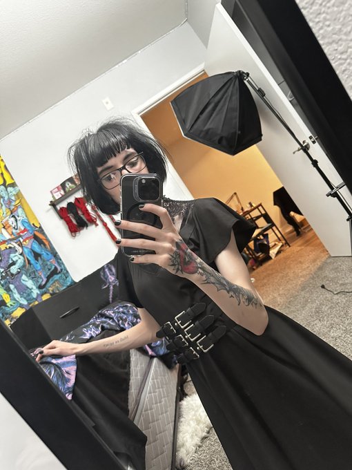 Goth hair!!! Thank you to @notthedevilhim @sinistersalon i love it! <3 https://t.co/C9Fz2zlzaz<a class="tags" target="_blank" title="On Twitter" href="/?out=eyJ0eXAiOiJKV1QiLCJhbGciOiJIUzUxMiJ9.eyJpYXQiOjE3MjIwNzA0ODQsImlzcyI6InR3cG9ybnN0YXJzLmNvbSIsIm5iZiI6MTcyMjA3MDQ4NCwiZXhwIjoxNzUzNjA2NDg0LCJyZWRpcmVjdF91cmwiOiJodHRwczovL3R3aXR0ZXIuY29tL25vdHRoZWRldmlsaGltIn0._157P-KWRhRnLpSsLaOxRSQ3IOwujuTSMQ35RbLHym2d92enuzrn6EI2_wB0rnvUpRxyNVllseliV2p55tRpHw">@notthedevilhim</a><a class="tags" target="_blank" title="On Twitter" href="/?out=eyJ0eXAiOiJKV1QiLCJhbGciOiJIUzUxMiJ9.eyJpYXQiOjE3MjIwNzA0ODQsImlzcyI6InR3cG9ybnN0YXJzLmNvbSIsIm5iZiI6MTcyMjA3MDQ4NCwiZXhwIjoxNzUzNjA2NDg0LCJyZWRpcmVjdF91cmwiOiJodHRwczovL3R3aXR0ZXIuY29tL3NpbmlzdGVyc2Fsb24ifQ.p7wp3Obfmv4hMgmHxeXmrbaj098daOHdHWgAddrk0ihR2OE4-cPu_hs8f2p406uxzD28KI1xFVu6j_0e8C9-pg">@sinistersalon</a><a href="/tag/mvsales"class="tags"><span>#mvsales</span></a><a href="/tag/mvtrans"class="tags"><span>#mvtrans</span></a>