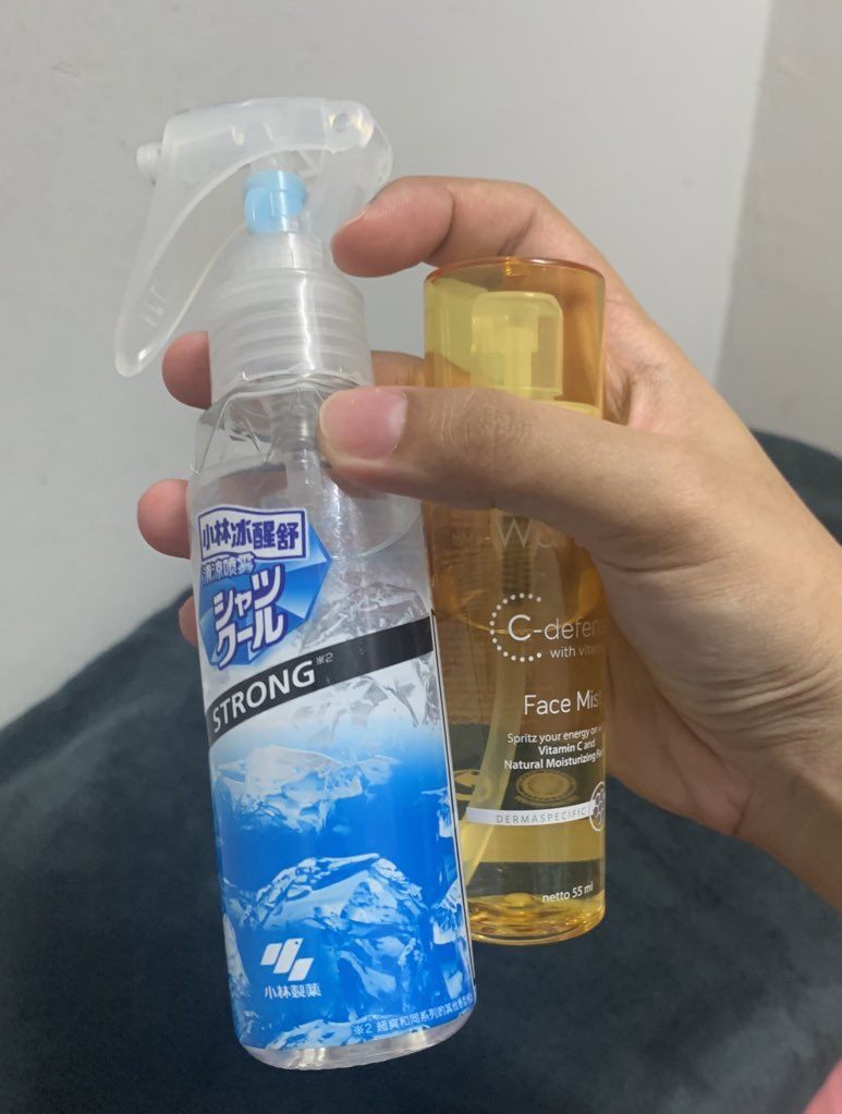 windowShopeeng's tweet photo. i guess dua ni cukup kot untuk cuaca panas, + air mineral sekali. jangan pakai baju tebal tebal https://t.co/l3l3ts3tK4