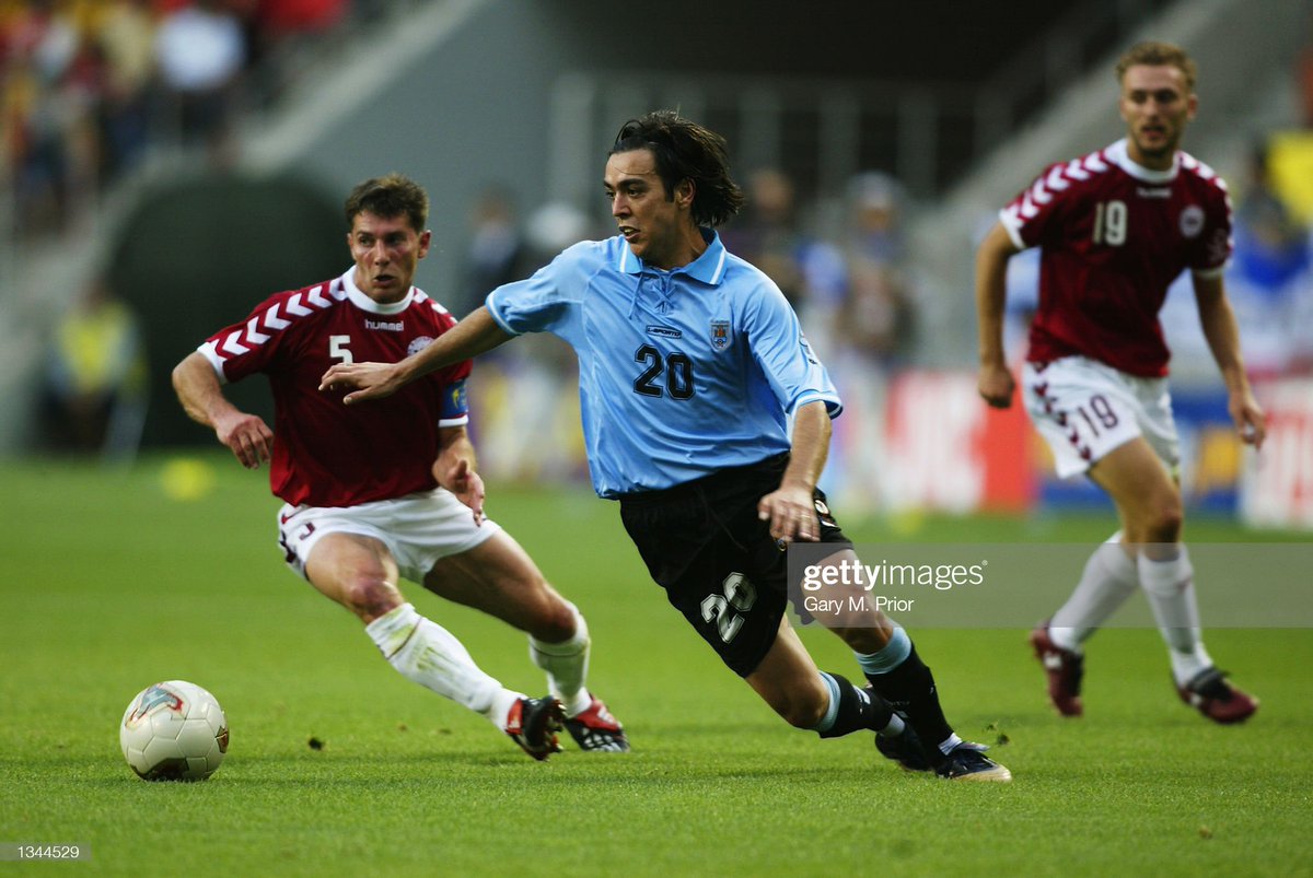 CopaLendas's tweet photo. Álvaro Recoba, Uruguai 🇺🇾.
Copa do Mundo de 2002, Coréia do Sul, Japão.
26º lugar.
1 gol, 3 jogos.
#recoba #uruguay #worldcup2002 #copa2002 #fifa #leyenda #elchino #celesteolímpica #laceleste #loscharrúas #auf #munsufootballstadium #panini #uru https://t.co/ku6ivo1xdN