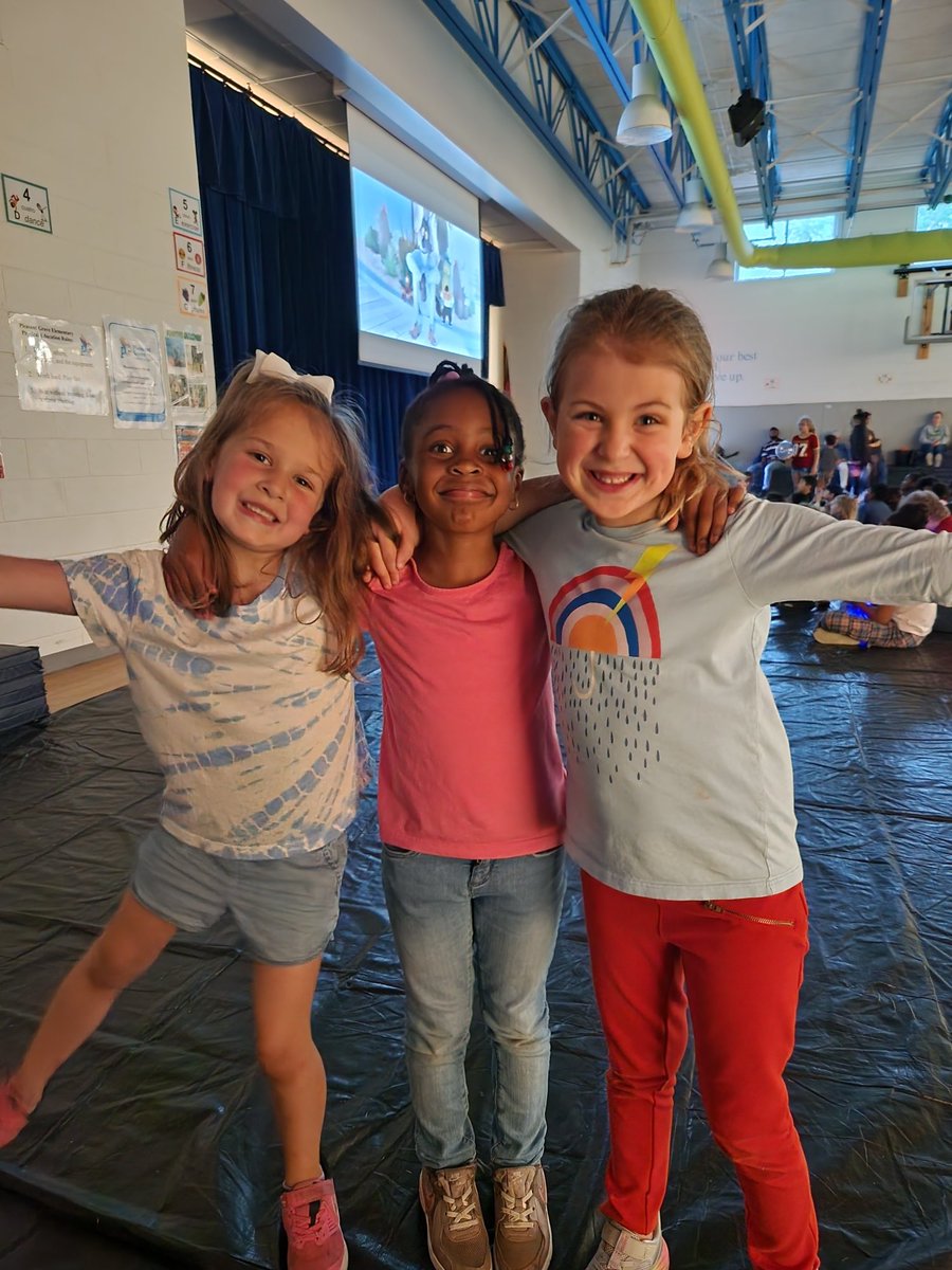 These smiles say it all! Thank you <a href="/PGES_PTA/">Pleasant Grove PTA</a> for hosting such a fun night! #springfling2023