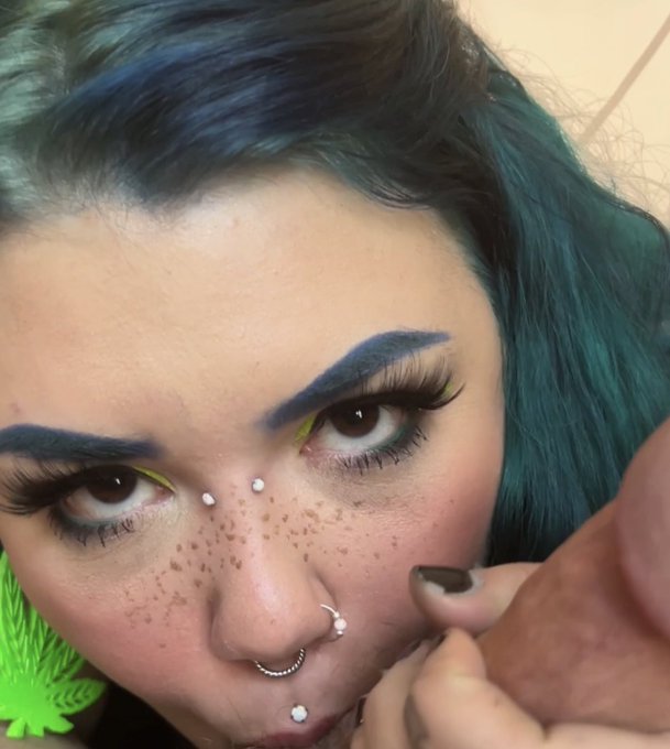 Wish this was you? 🤭 https://t.co/zMl9AqvWjz