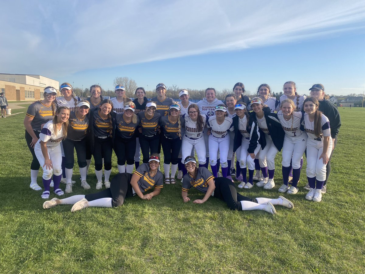 oconsoftball's tweet photo. Another Raccoon road WIN!๐ฅ๐ฅ
Both our JV & V teams bested the KM Lasers at their place!
@OliviaOtt11 earned the โWโ in the circle for Varsity & drove in the 2 winning RBIโs with a 9th inning ๐ฃ . Tayler Bscherer pitched the 9th to earn the save! What a team win!๐
#GoOcon https://t.co/YpkvnO9qA9