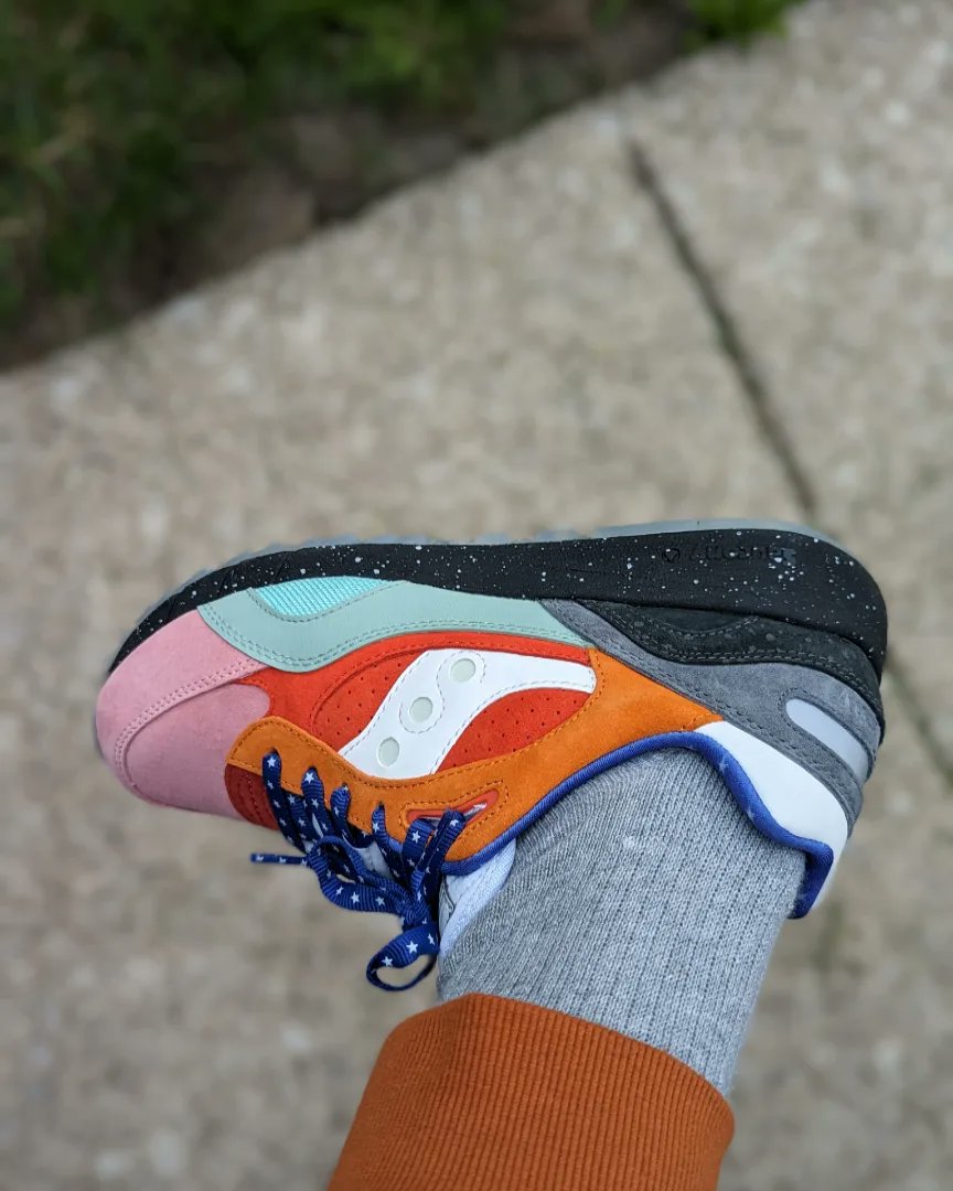 amcmath04's tweet photo. Friday! #KOTD #Saucony #Shadow6000 #SpaceFight #undsfriday #ashwithkicks  #wearyoursneakers #yoursneakersaredope https://t.co/RYR7B9VFkk