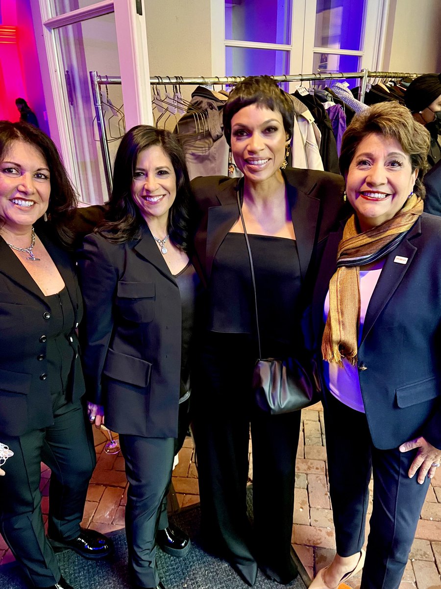 JMurguia_Unidos's tweet photo. So good to see so many awesome Latinas tonight celebrating #OurVoices, including @rosariodawson, @IngridDuran & @cmgpino
Congrats to @MariaTeresa Kumar and @votolatino on a wonderful event‼️👏🏽
#PoderLatina https://t.co/abzE7rHlTH