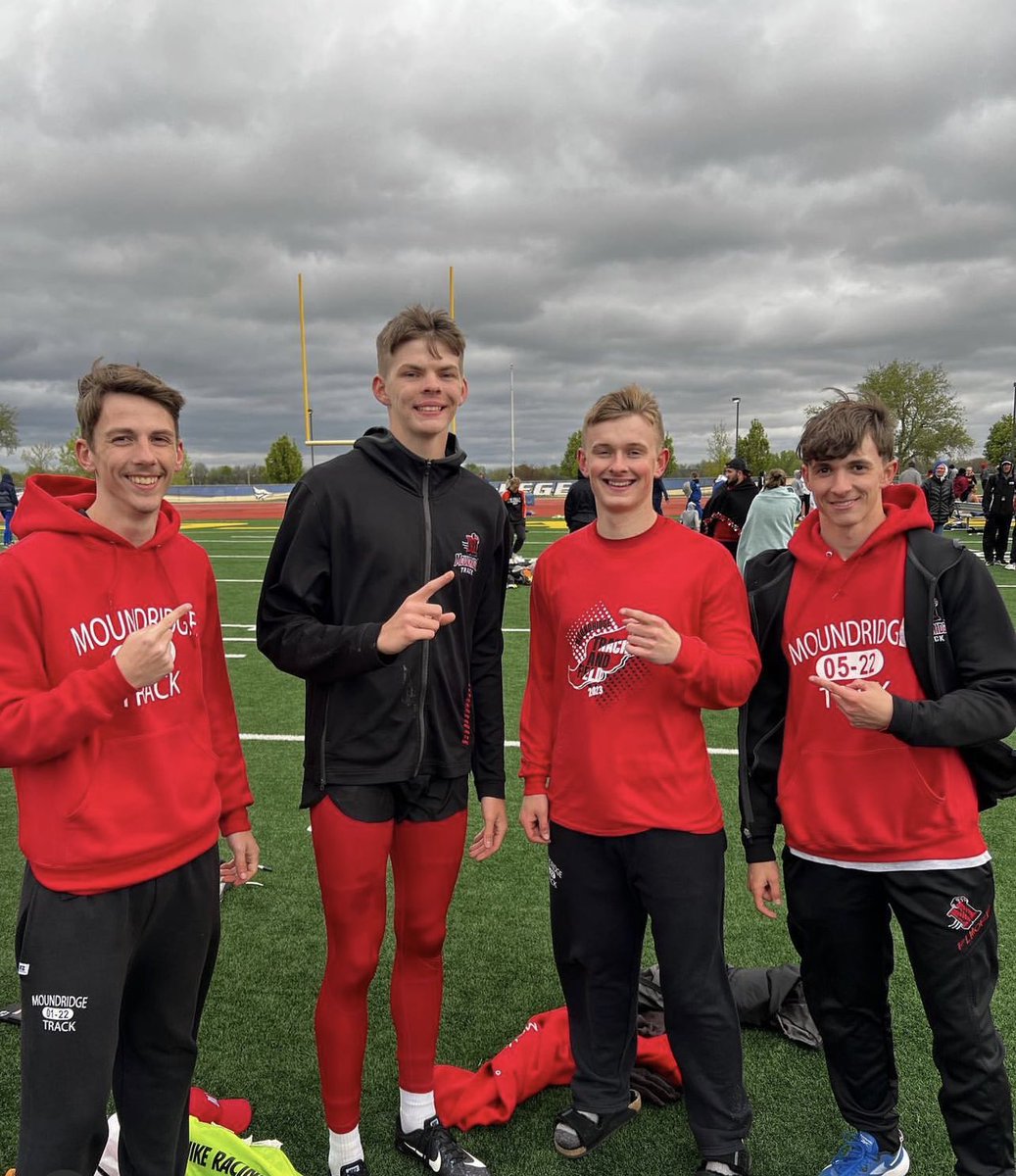 LoganChurchil14's tweet photo. New meet record at James Thomas Invitational at Hillsboro
43.54 - 4x1
@LandoKau10 @macunruh24 @kadenelmore32 
❤️🖤 https://t.co/XnF1HazCXO