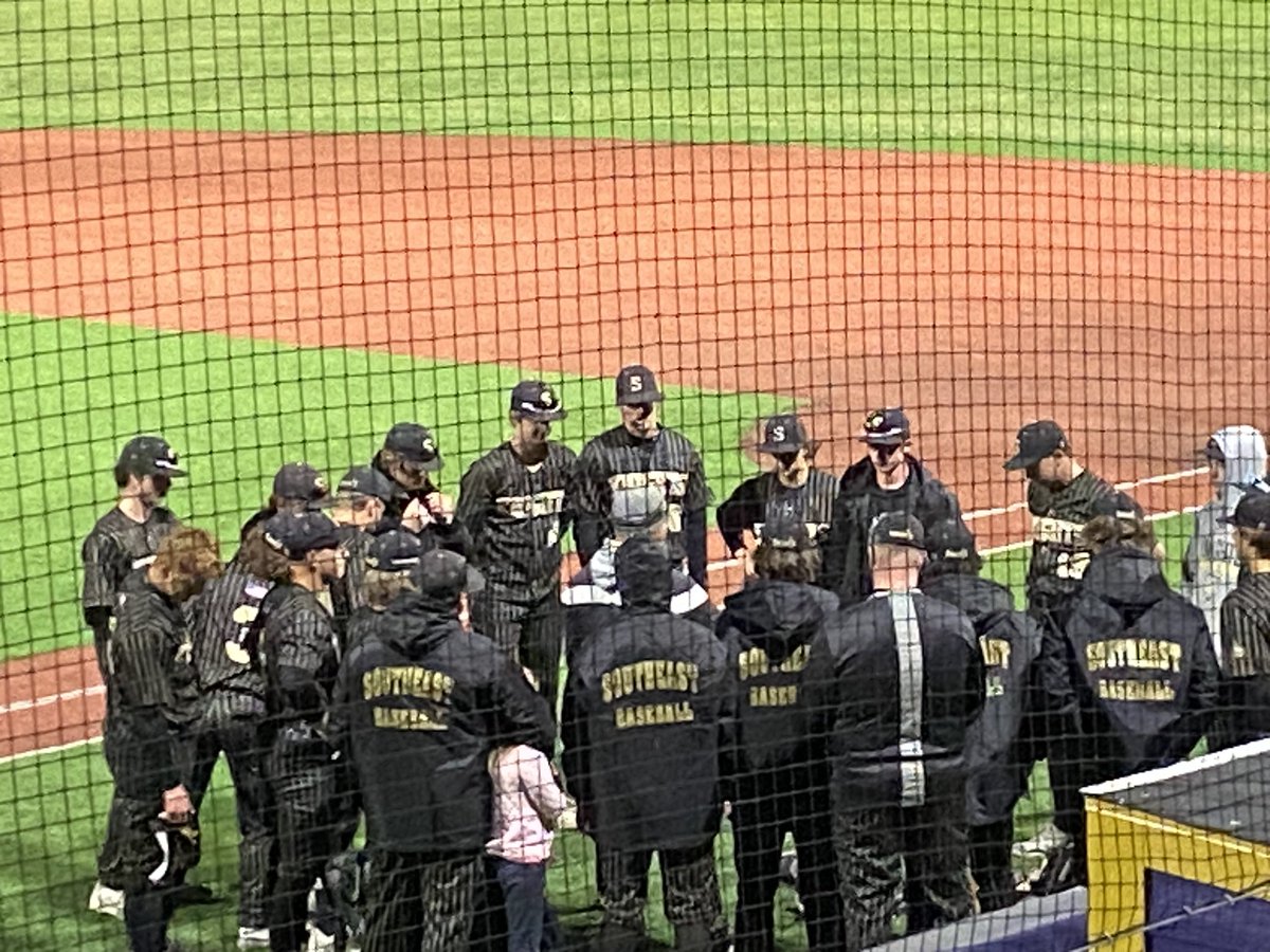 RushmanAngie's tweet photo. @LSEBaseball Keep it rolling Knights! ⚔️⚾️⚔️ https://t.co/LfMg0drPIy