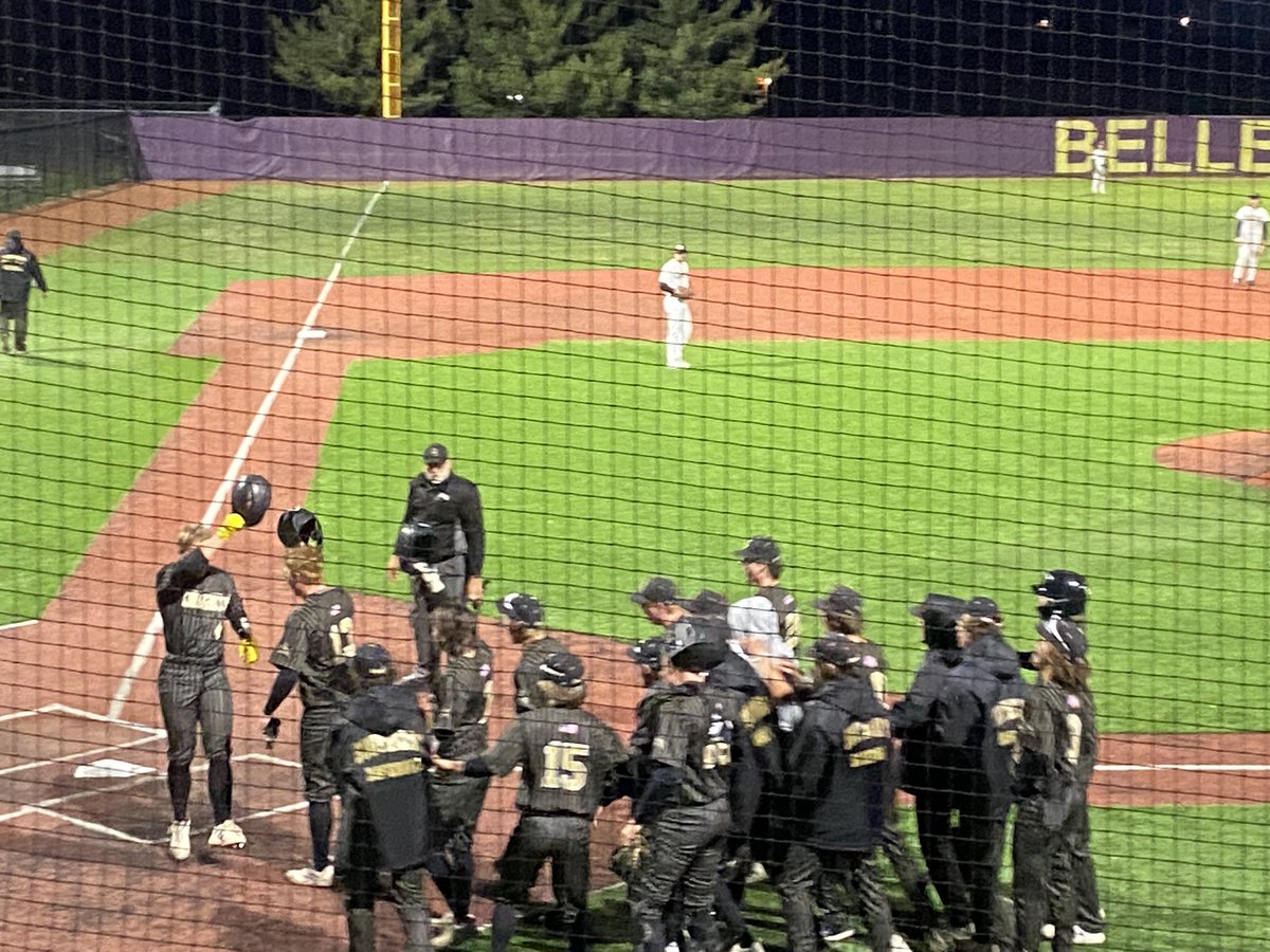 RushmanAngie's tweet photo. @LSEBaseball Keep it rolling Knights! ⚔️⚾️⚔️ https://t.co/LfMg0drPIy