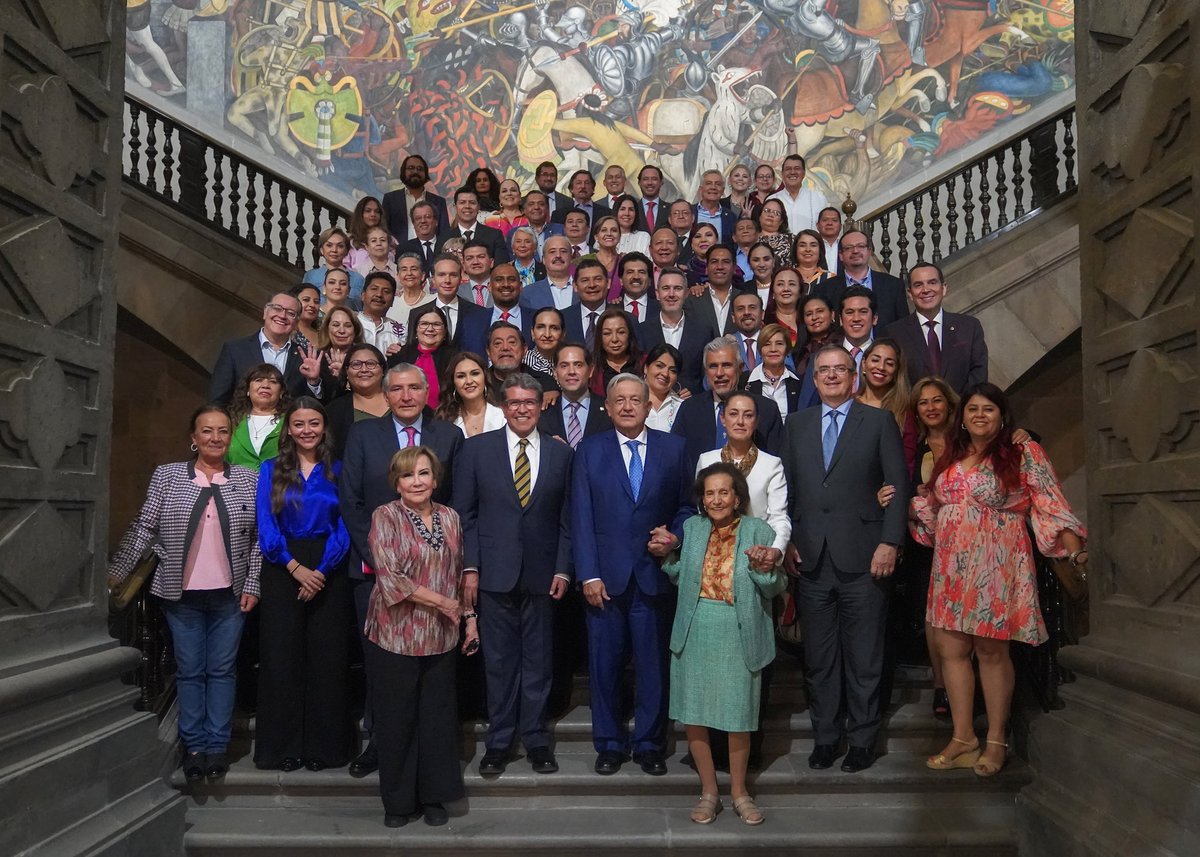 OvidioPeraltaS's tweet photo. Un gusto poder conversar con usted, presidente, verlo bien y de buenas. Cuenta con todo nuestro respaldo y apoyo para continuar avanzando por la Cuarta Transformación de México. https://t.co/k4YIeJ91IB