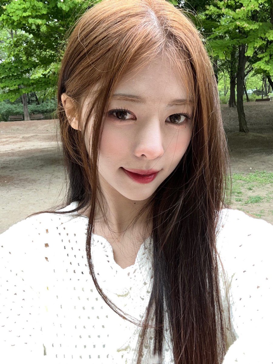 sodafiles's tweet photo. Dahyun 230428 FROMM Update 🍒❣️ https://t.co/6c9OttshY2
