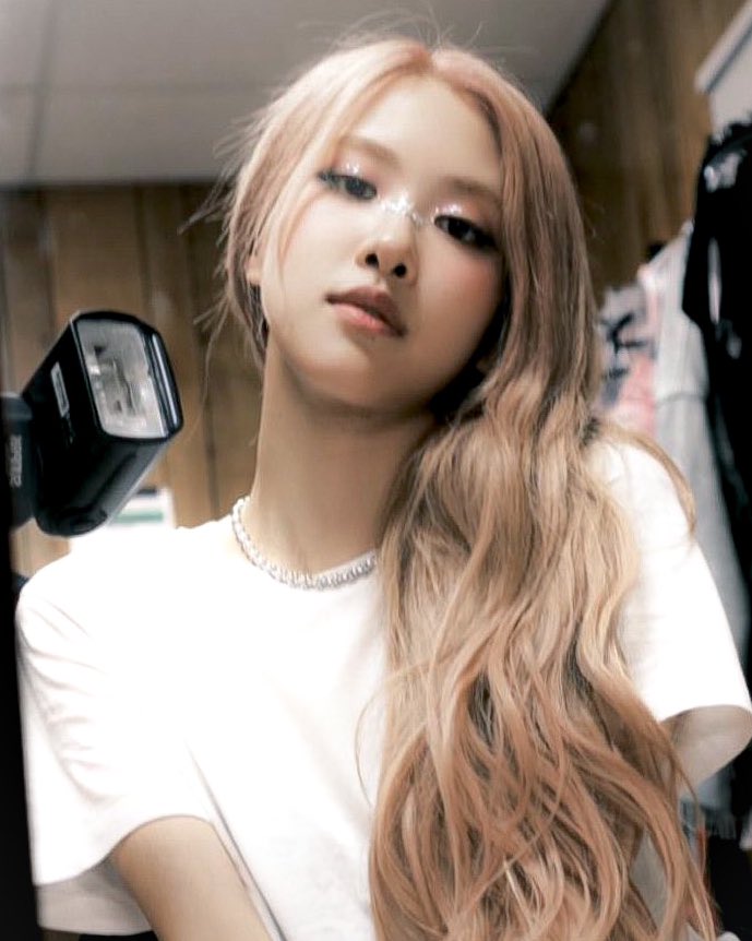 lqchaennie's tweet photo. always the brunette &amp; blonde https://t.co/DtNT1IqQKH