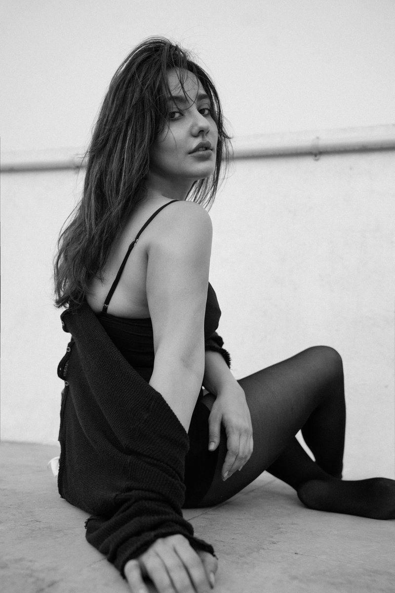 Officialneha's tweet photo. 🖤🖤 https://t.co/BuKABWR7eC