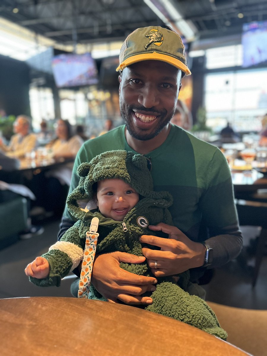 ThadCollins's tweet photo. Got my kid all dressed up in @Packers gear to watch the #NFLDraft! I think #Volney approved of the whole experience! #GoPackGo @packeverywhere https://t.co/1b2ZmLzDJi