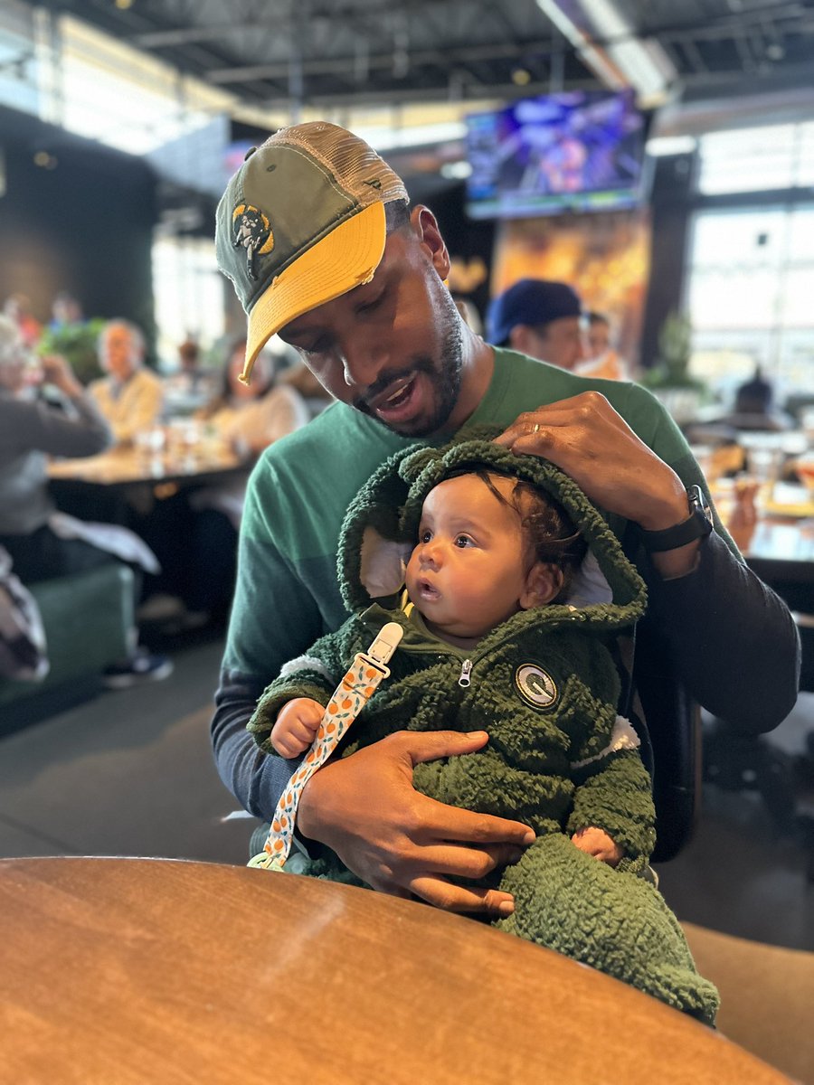 ThadCollins's tweet photo. Got my kid all dressed up in @Packers gear to watch the #NFLDraft! I think #Volney approved of the whole experience! #GoPackGo @packeverywhere https://t.co/1b2ZmLzDJi