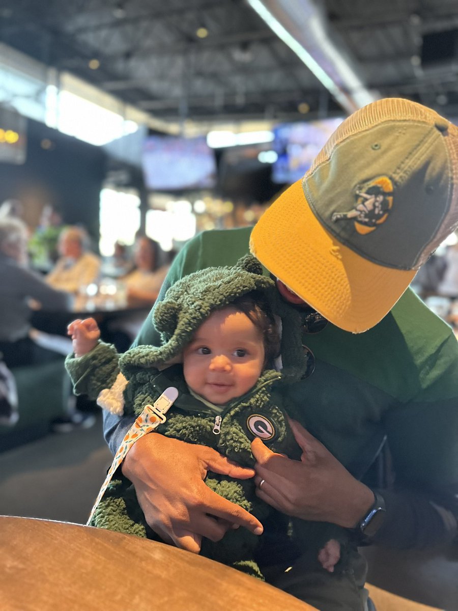 ThadCollins's tweet photo. Got my kid all dressed up in @Packers gear to watch the #NFLDraft! I think #Volney approved of the whole experience! #GoPackGo @packeverywhere https://t.co/1b2ZmLzDJi