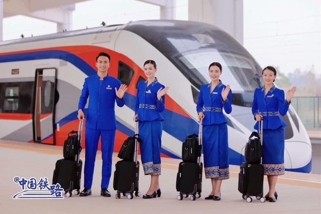 can_nw's tweet photo. เครื่องแบบชุดใหม่ของพนักงานต้อนรับผู้โดยสารรถไฟข้ามประเทศ จากนครหลวงเวียงจันทน์ ถึงนครคุนหมิง #ลาว #คุนหมิง #รถไฟลาวจีน https://t.co/En2JCxOdEC