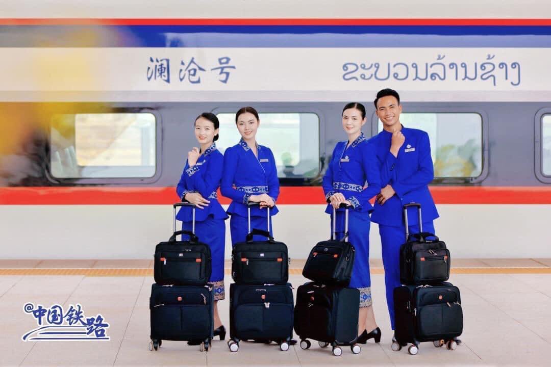 can_nw's tweet photo. เครื่องแบบชุดใหม่ของพนักงานต้อนรับผู้โดยสารรถไฟข้ามประเทศ จากนครหลวงเวียงจันทน์ ถึงนครคุนหมิง #ลาว #คุนหมิง #รถไฟลาวจีน https://t.co/En2JCxOdEC