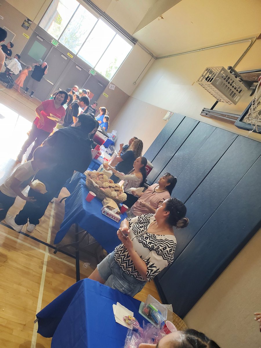 WitchHazeles's tweet photo. Huge crowd for the second annual Witch Hazel Dia del Nino celebration! #WolfPack1 https://t.co/kNRarG2cg2