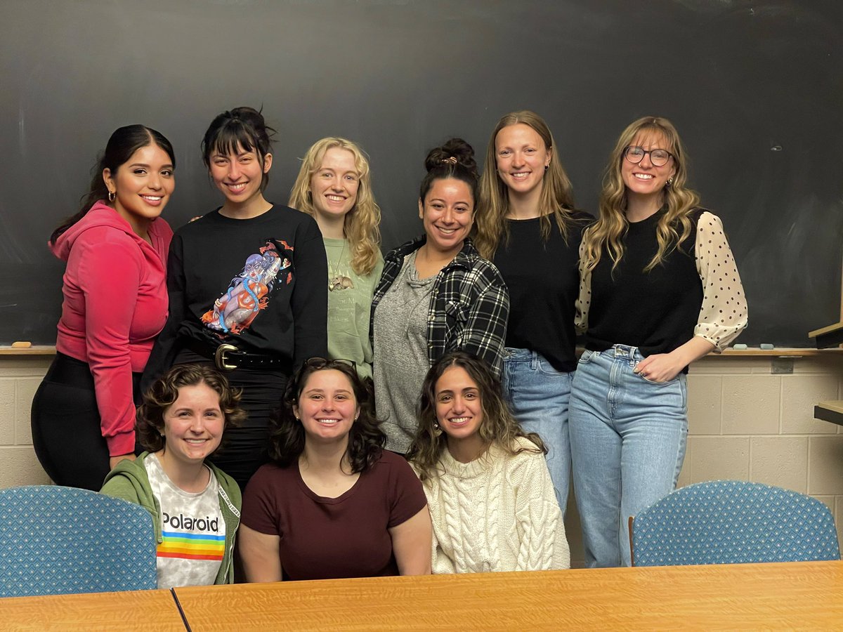 soy_stephhh's tweet photo. Look at us first year PhD students @UICPsychology finishing off our first year in our program! ❤️ https://t.co/mvmJwI6eDR