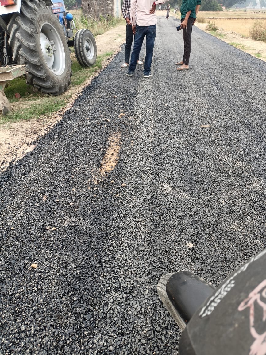 singhankit103's tweet photo. रात को बना, सुबह उखड़ गया सड़क @dmgonda2 @prabhatvermamla @CMOfficeUP
VPO: Kotkhas
District: Gonda
Tahsil:Mankapur https://t.co/opnKf9fu2T