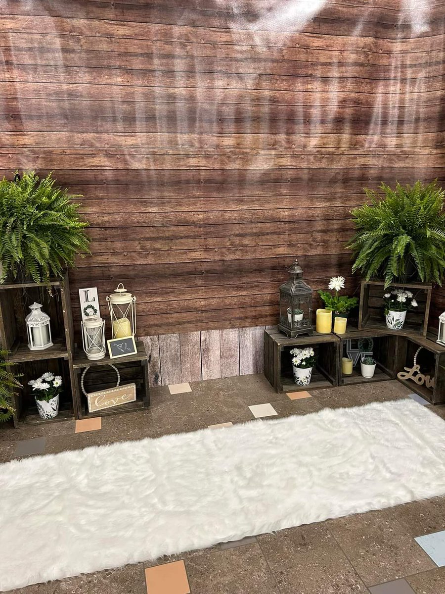 So tonight is prom in my small town and it has been rainy all week. Since kids couldn't do outdoor pictures the grocery store set up a very nice photo backdrop and props for them to use for free. Now that is a feel good story!