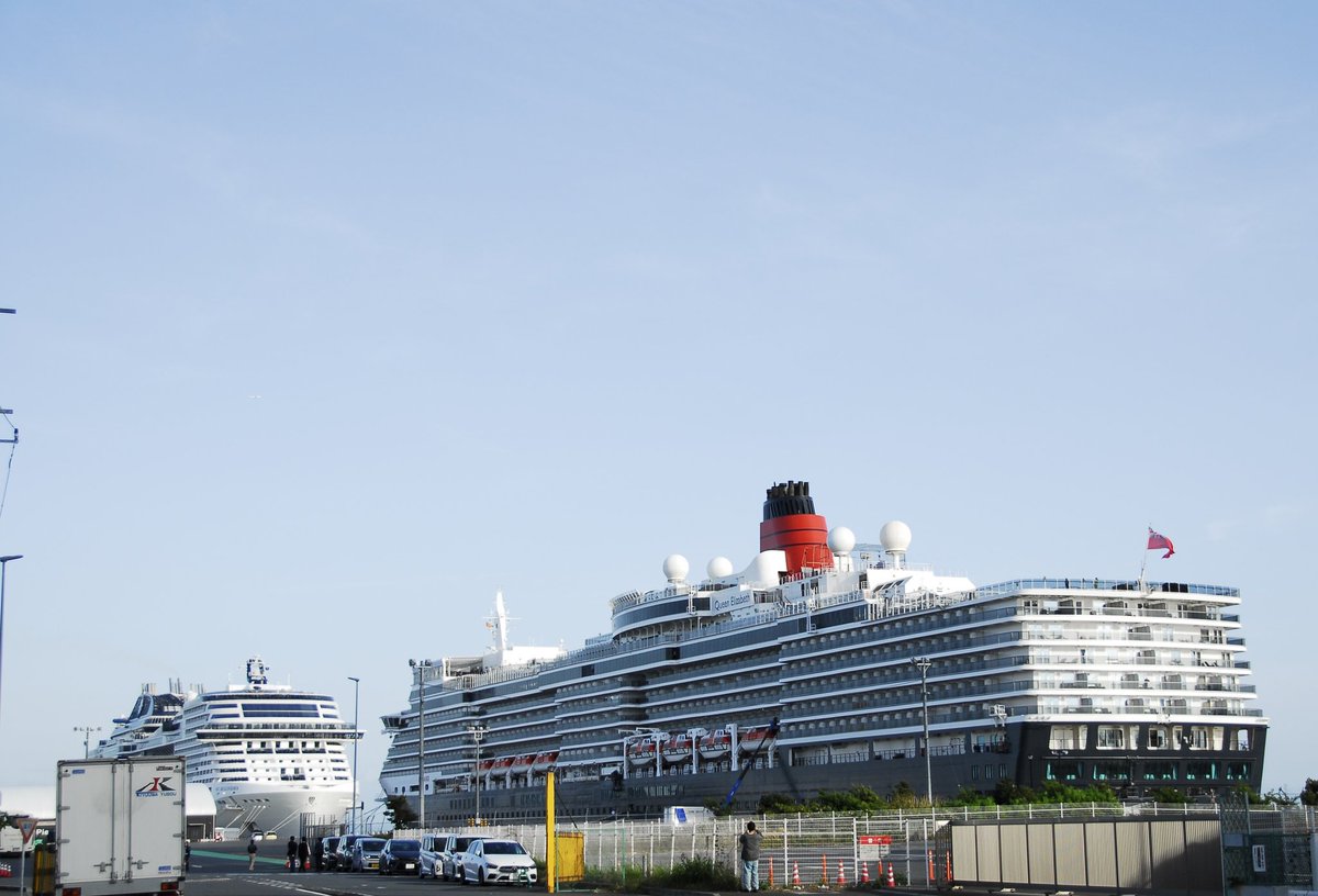 Couichi05S's tweet image. 昨日の夕方の豪華客船2隻停泊中

#豪華客船
#d200 
#ccdsensor